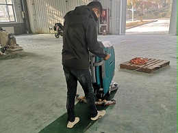 手推式洗地机清洁工厂环氧地坪漆地面非常好用