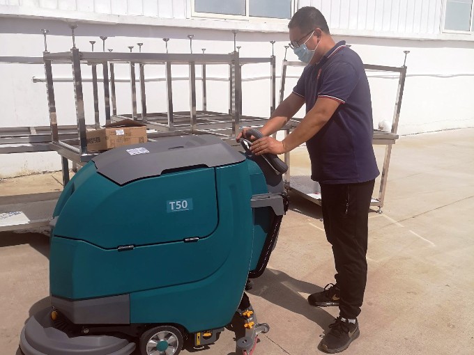 青岛某食品厂复购TANLI坦力T50手推式洗地机
