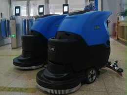 新厂房开荒用全自动手推式洗地机清洁环氧地坪地面